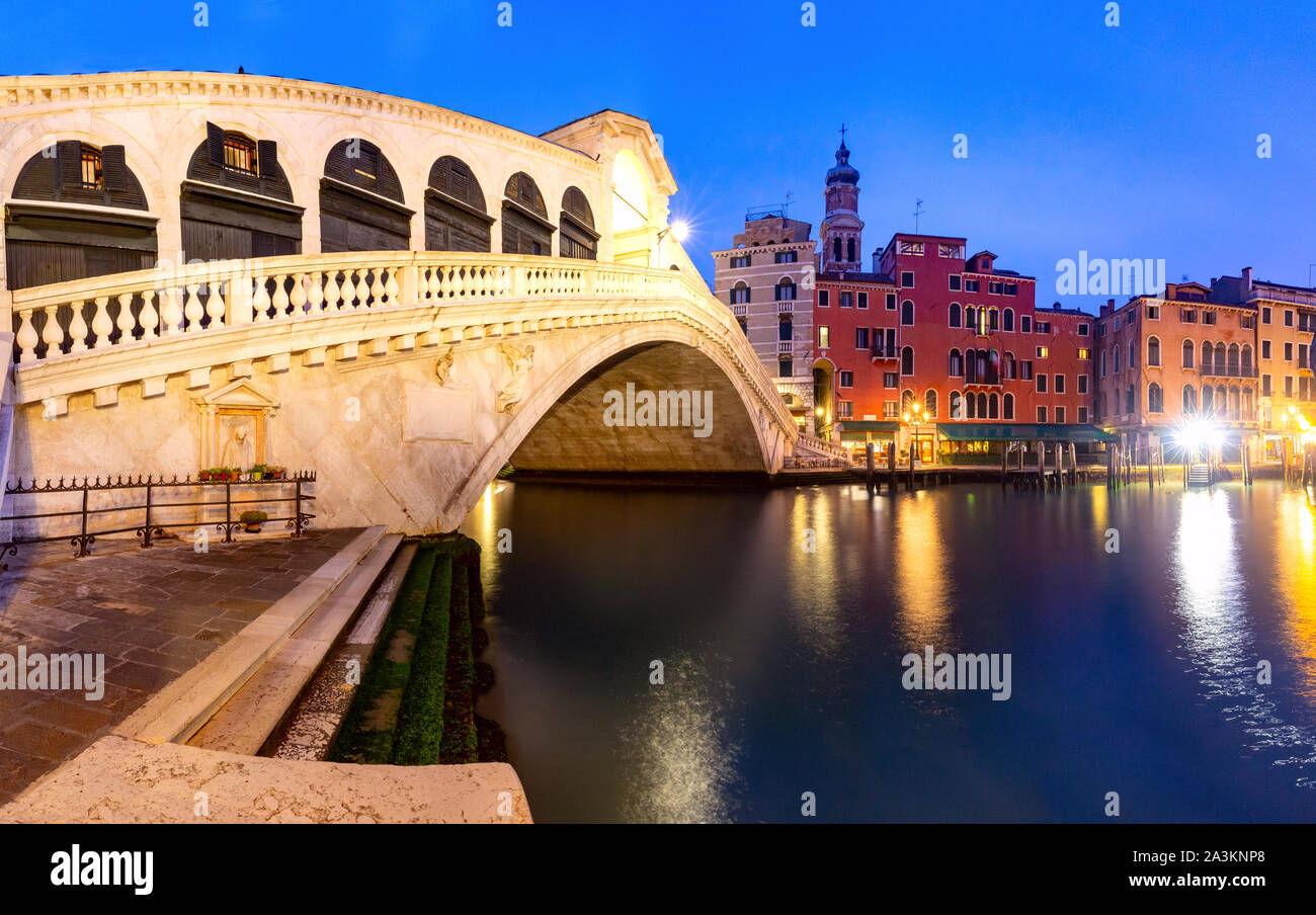 Rialto bridge at blue hour hi-res stock photography and images - Alamy