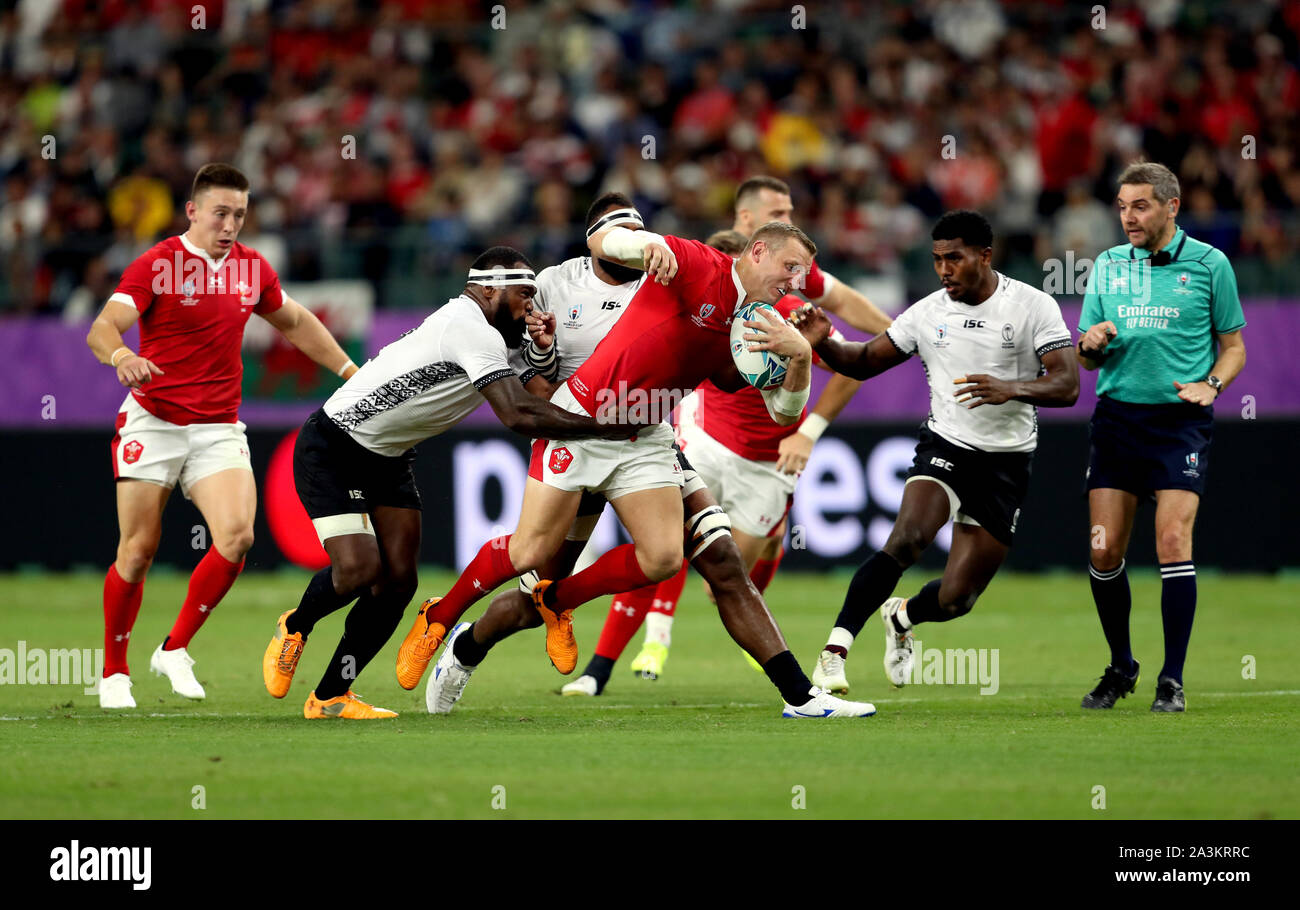 Wales' Hadleigh Parkes (centre) is tackled by Fiji's Semi Kunatani and Levani Botia during the 2019 Rugby World Cup Pool D match at Oita Stadium. Stock Photo