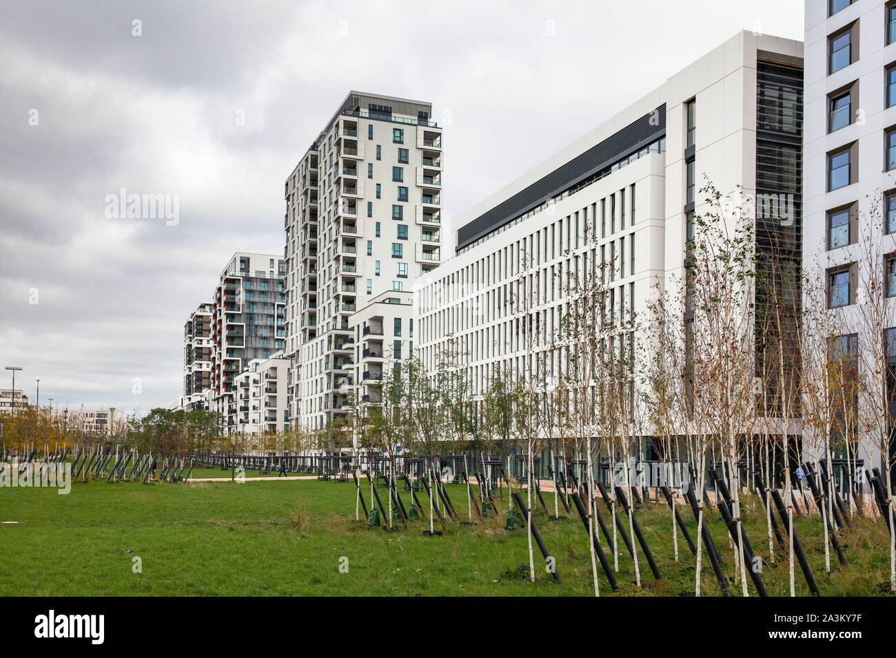 houses on Toulouser Allee, Quartier Central, district Derendorf, residential towers Pandion Le Grand Tower and Ciel et terre, Duesseldorf, North Rhine Stock Photo