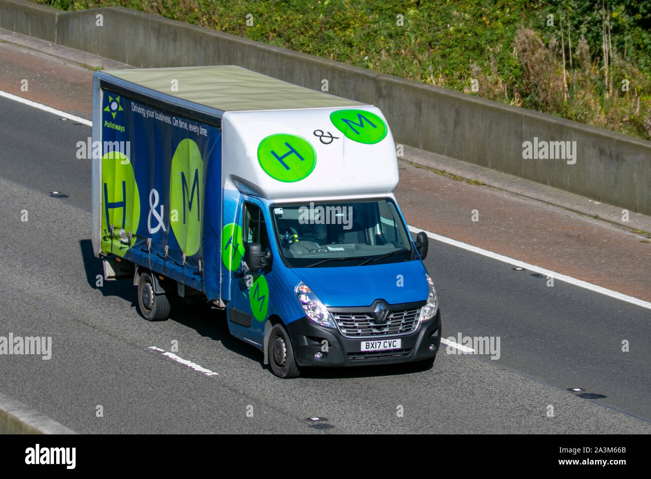 2017 Renault Trucks Master (58); H&M a national-based pallet delivery  service on the M6 Motorway, UK Stock Photo - Alamy
