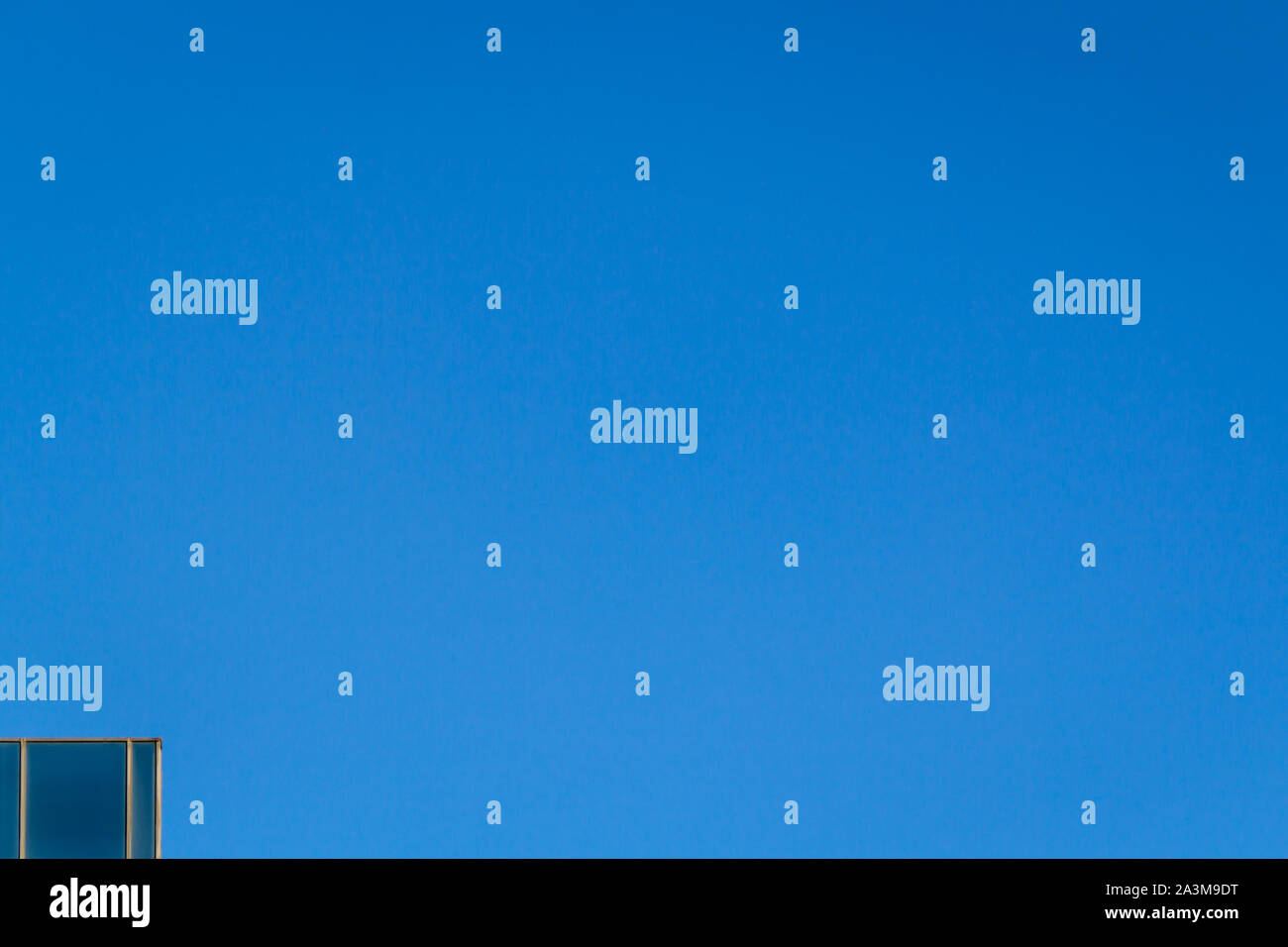 Minimal architecture blue white hi-res stock photography and images - Alamy