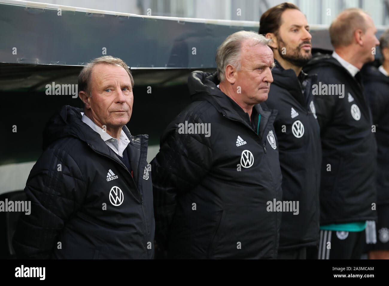 07 October 2019, Bavaria, Fürth: Soccer: DFB-All-Stars against Italy in the Sportpark Ronhof Thomas Sommer. The German Berti Vogts (from left), Andreas Brehme, are on the court before the game starts. Photo: Daniel Karmann/dpa Stock Photo