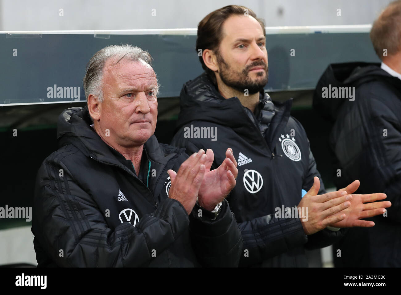 07 October 2019, Bavaria, Fürth: Soccer: DFB-All-Stars against Italy in the Sportpark Ronhof Thomas Sommer. The German Andreas Brehme (l) is on the court before the game starts. Photo: Daniel Karmann/dpa Stock Photo
