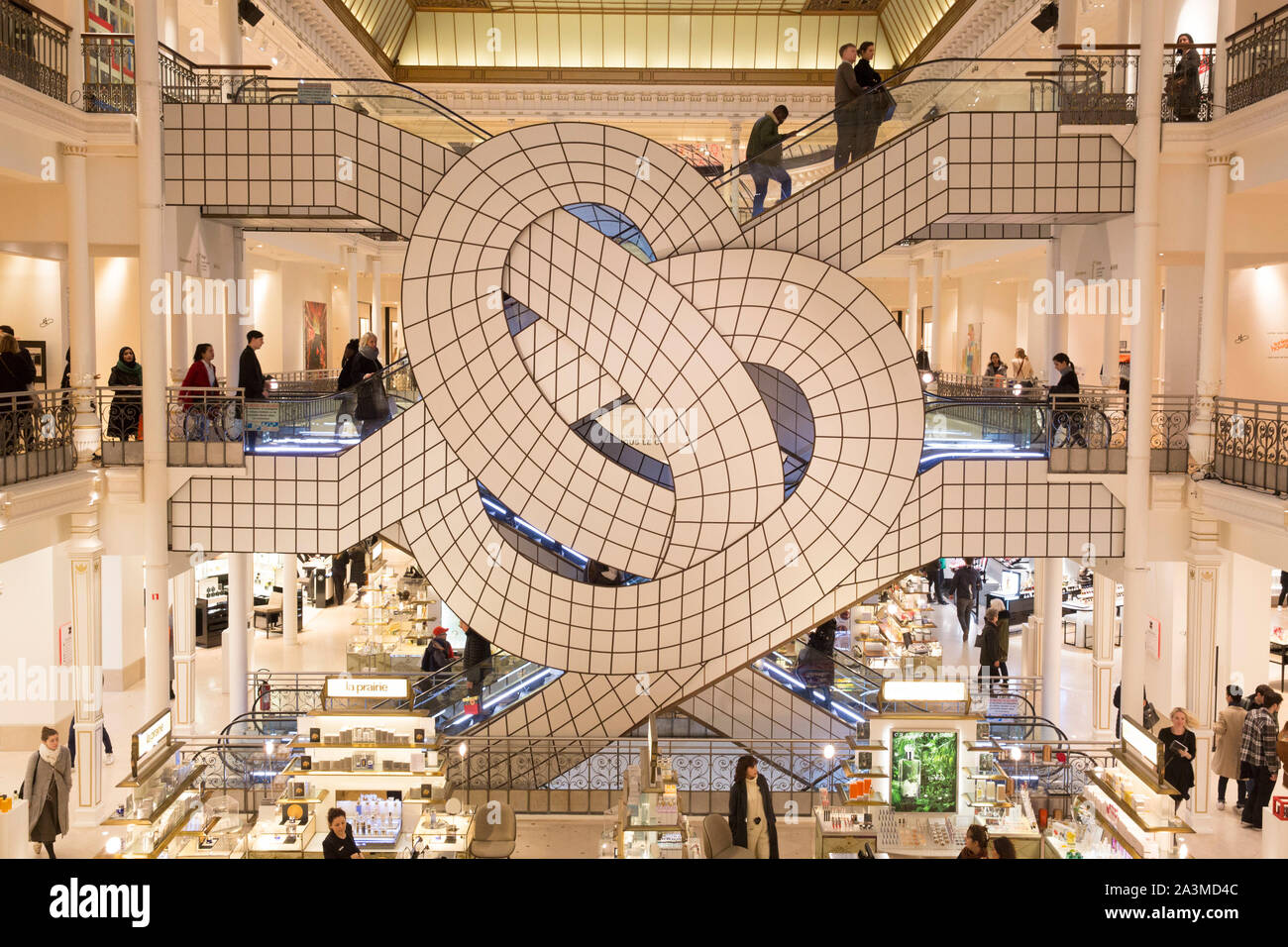 Leandro Erlich Troubles the Senses With Le Bon Marché Exhibition – WWD