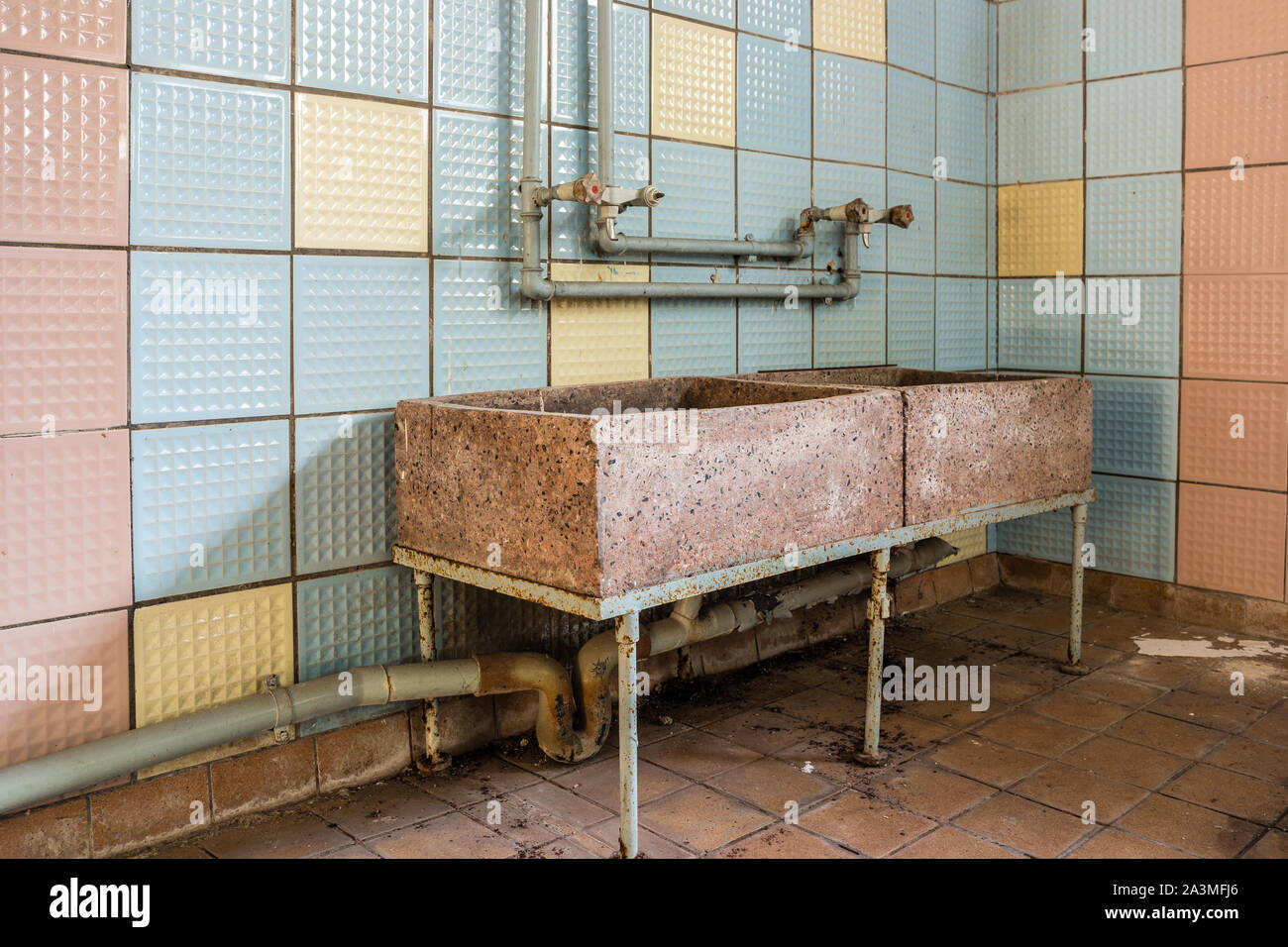 Old GDR vintage bathroom Stock Photo