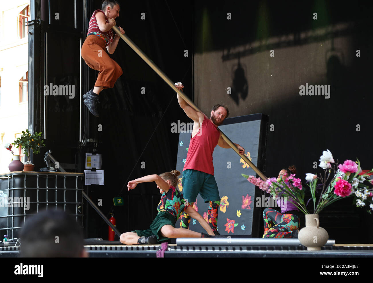 LINKÖPING 20190815Världspremiär på Cirkus Cirkörs föreställning, 'Bloom', under nycirkusfestivalen 'I DARE YOU – Linköping Contemporary Circus Festival' på torsdagen/ World premiere at Cirkus Cirkör's performance, 'Bloom', during the new circus festival 'I DARE YOU - Linköping Contemporary Circus Festival' on Thursday. Foto Jeppe Gustafsson Stock Photo