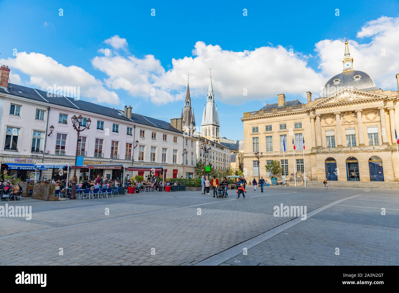 Chalons En Champagne City Hall With Notre Dame En Vaux Cathedral In The Background France Stock Photo Alamy