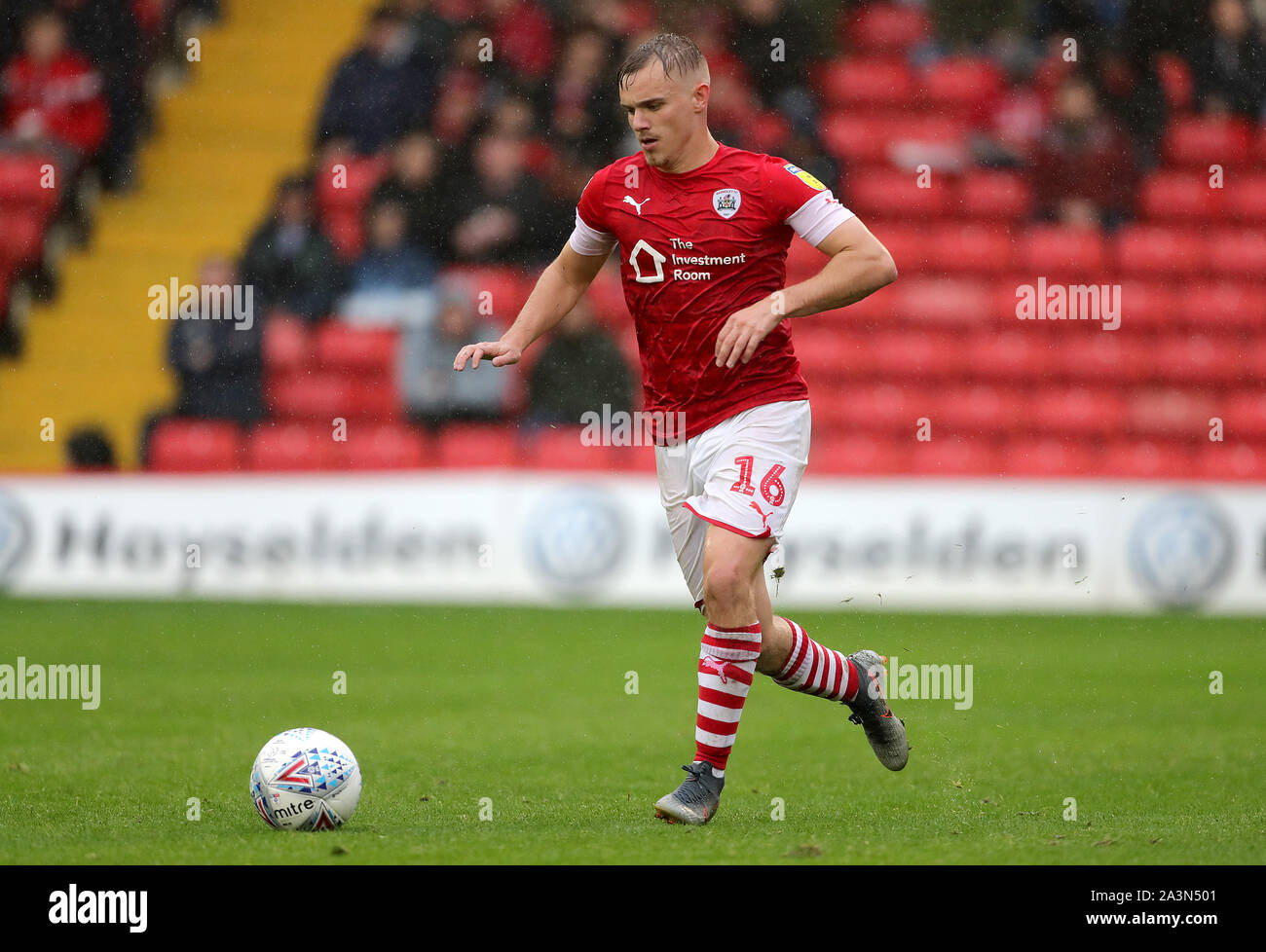 Barnsley s Luke Thomas Stock Photo Alamy barnsley-s-luke-thomas-stock-photo-alamy