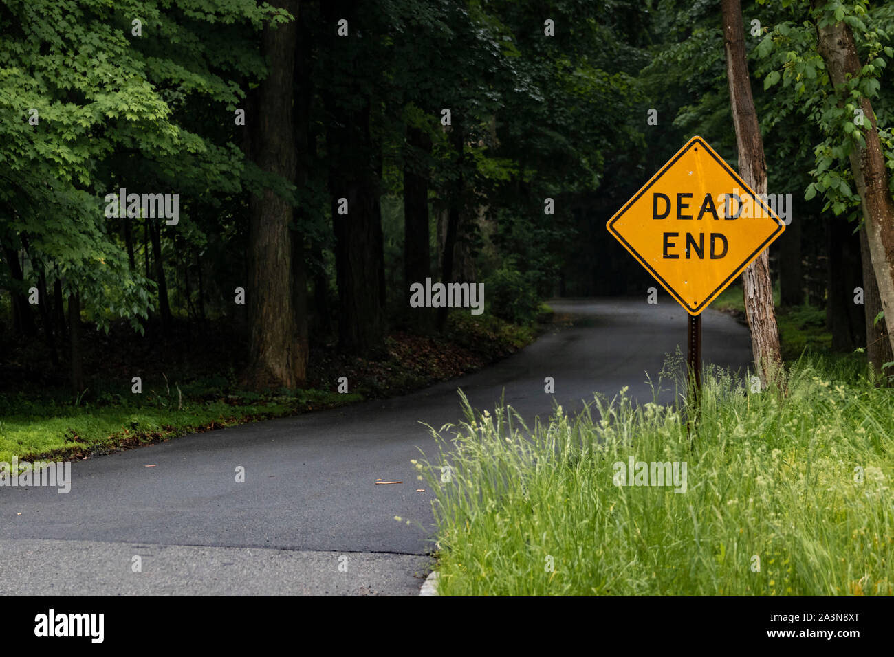 Dead end hi-res stock photography and images - Alamy