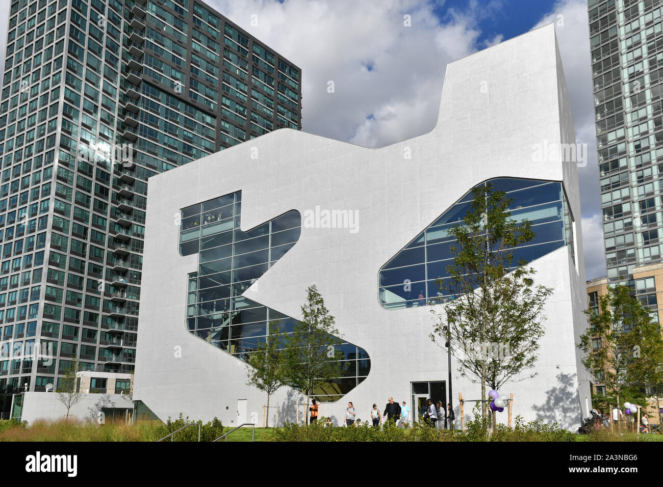 Hunters Point Library Grand Opening, New York, USA - 24 Sep 2019 - Hunters Point Library. The building, which is 81 1/2 feet tall, was designed by Ste Stock Photo