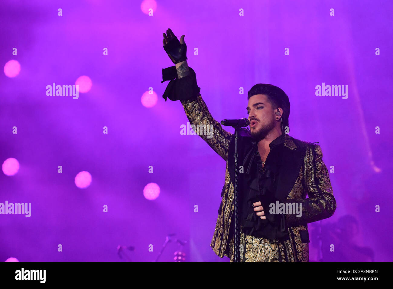 Queen concert adam lambert hi-res stock photography and images - Alamy