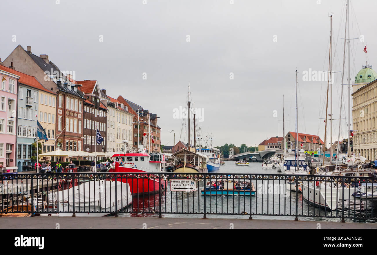 Nyhavnsbroen hi-res stock photography and images - Alamy