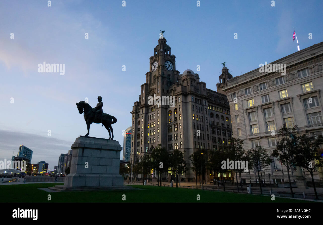 Statue king edward vii liver building hires stock photography and