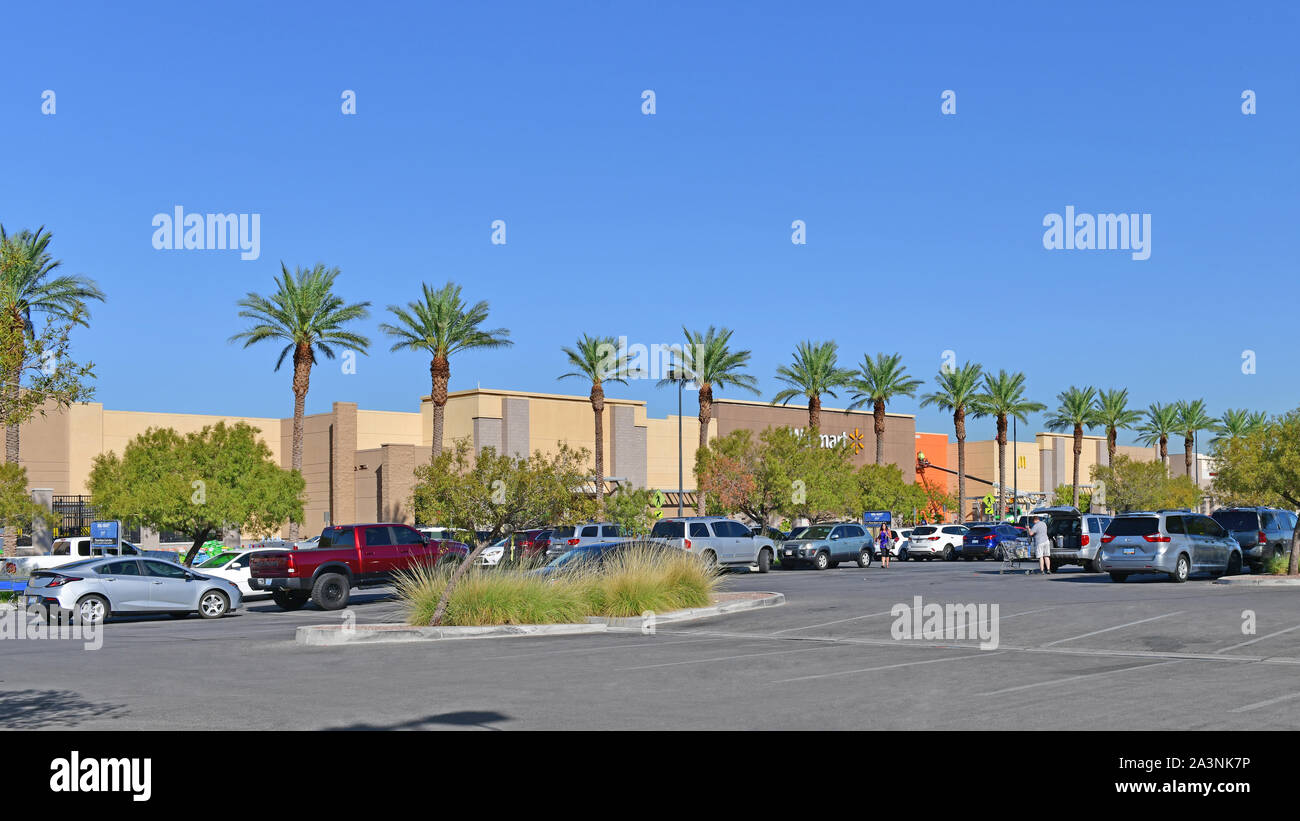 Las Vegas NV, USA, 09-26-18 This is the parking lot of the Walmart  Supercenter , located on the McCarran Marketplace Stock Photo - Alamy
