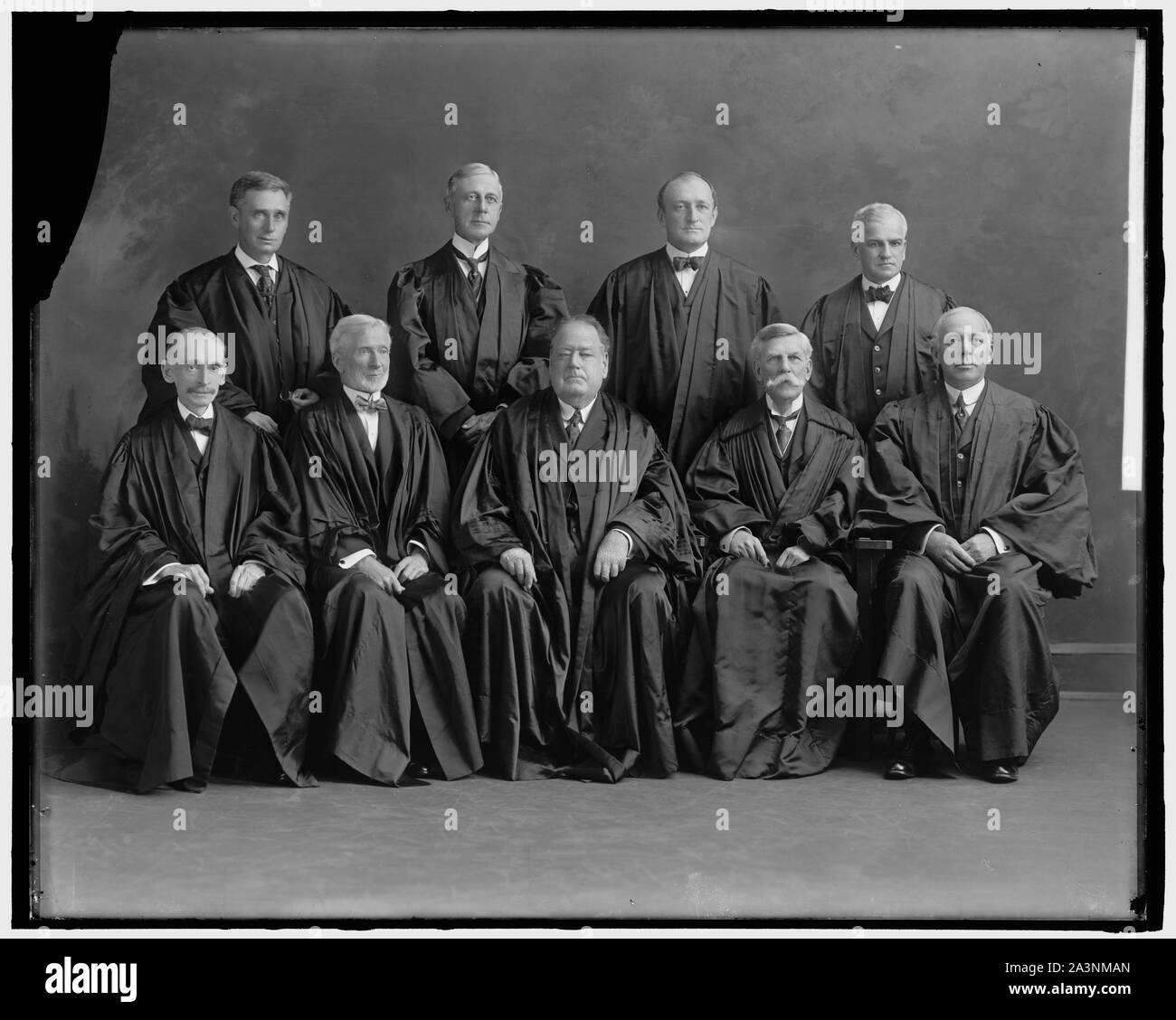 U s supreme court judges courtroom hi-res stock photography and images ...