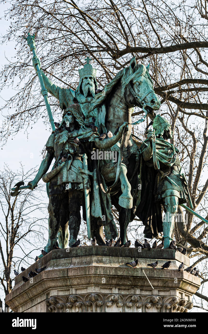 Statue of charlemagne hi-res stock photography and images - Alamy