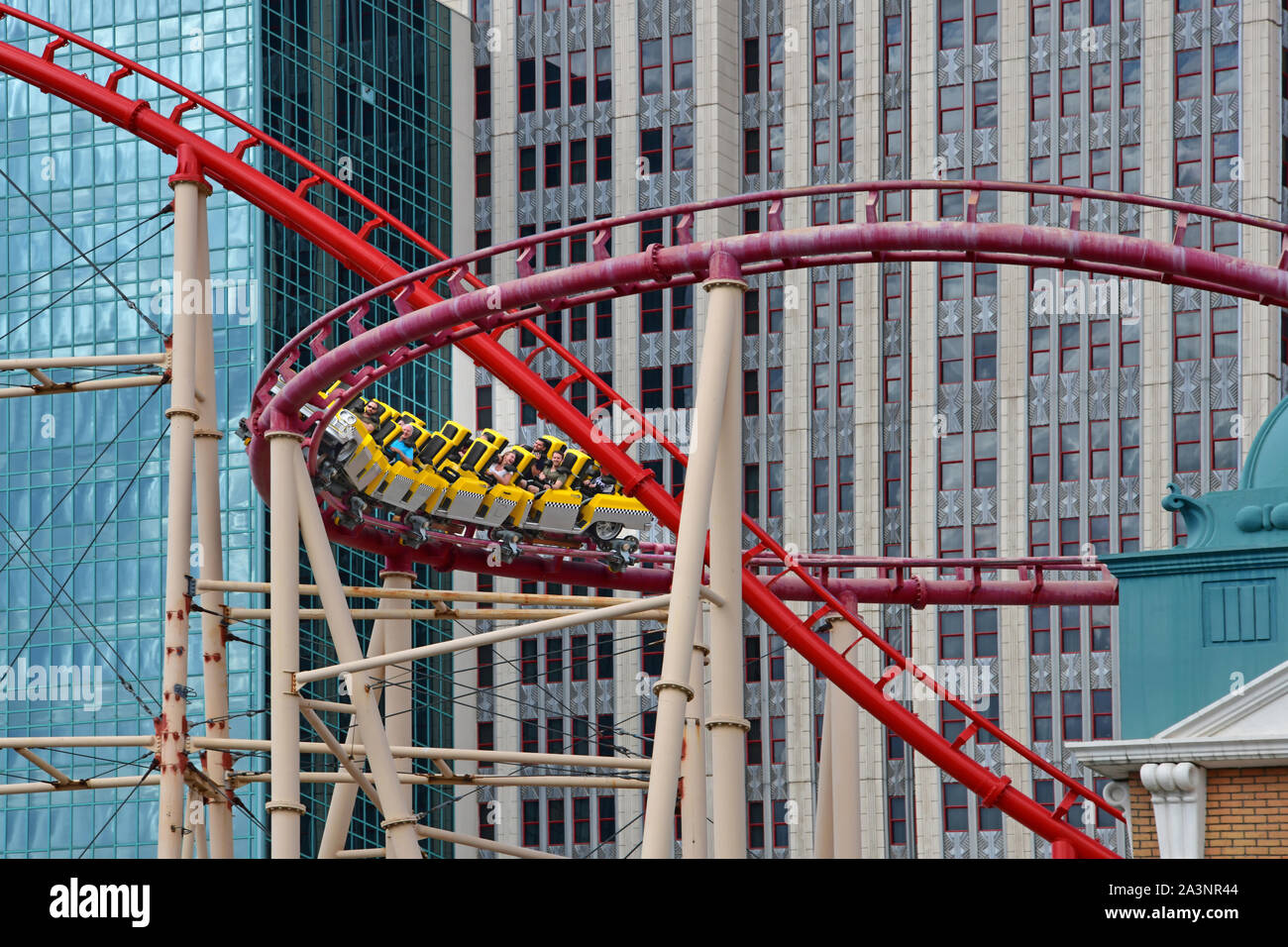 Big Apple Coaster front seat on-ride HD POV New York, New York Hotel &  Casino 