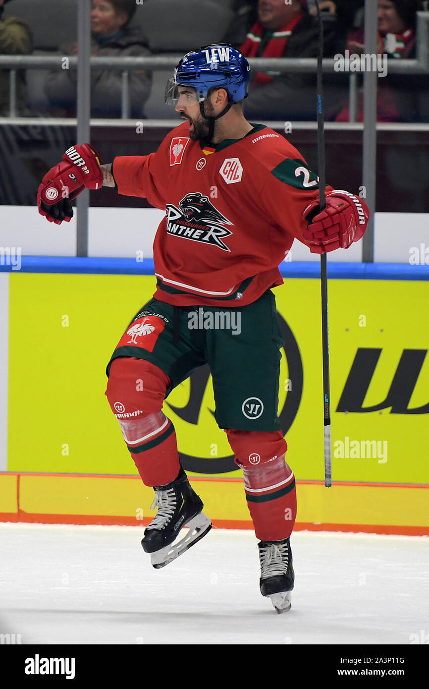 08.10.2019, xemx, Eishockey Champions Hockey League , Augsburger Panther - Bili Tygri Liberec emspor, v.l. Scott Valentine (Augsburger Panther #22) ce Stock Photo