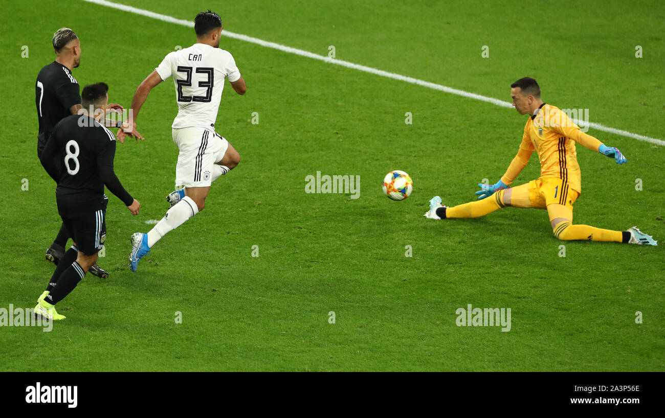 Dortmund, Germany. 09th Oct, 2019. Soccer: International matches, Germany - Argentina in Signal Iduna Park: Emre Can from Germany misses the goal with one shot. Right goalkeeper Agustin Marchesin. Credit: Christian Charisius/dpa/Alamy Live News Stock Photo