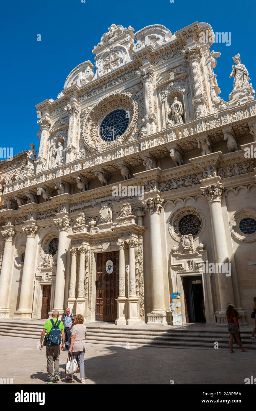Tourists in front of Basilica di Santa Croce (Church of the Holy Cross) on Via Umberto I in Lecce, Apulia (Puglia) in Southern Italy Stock Photo