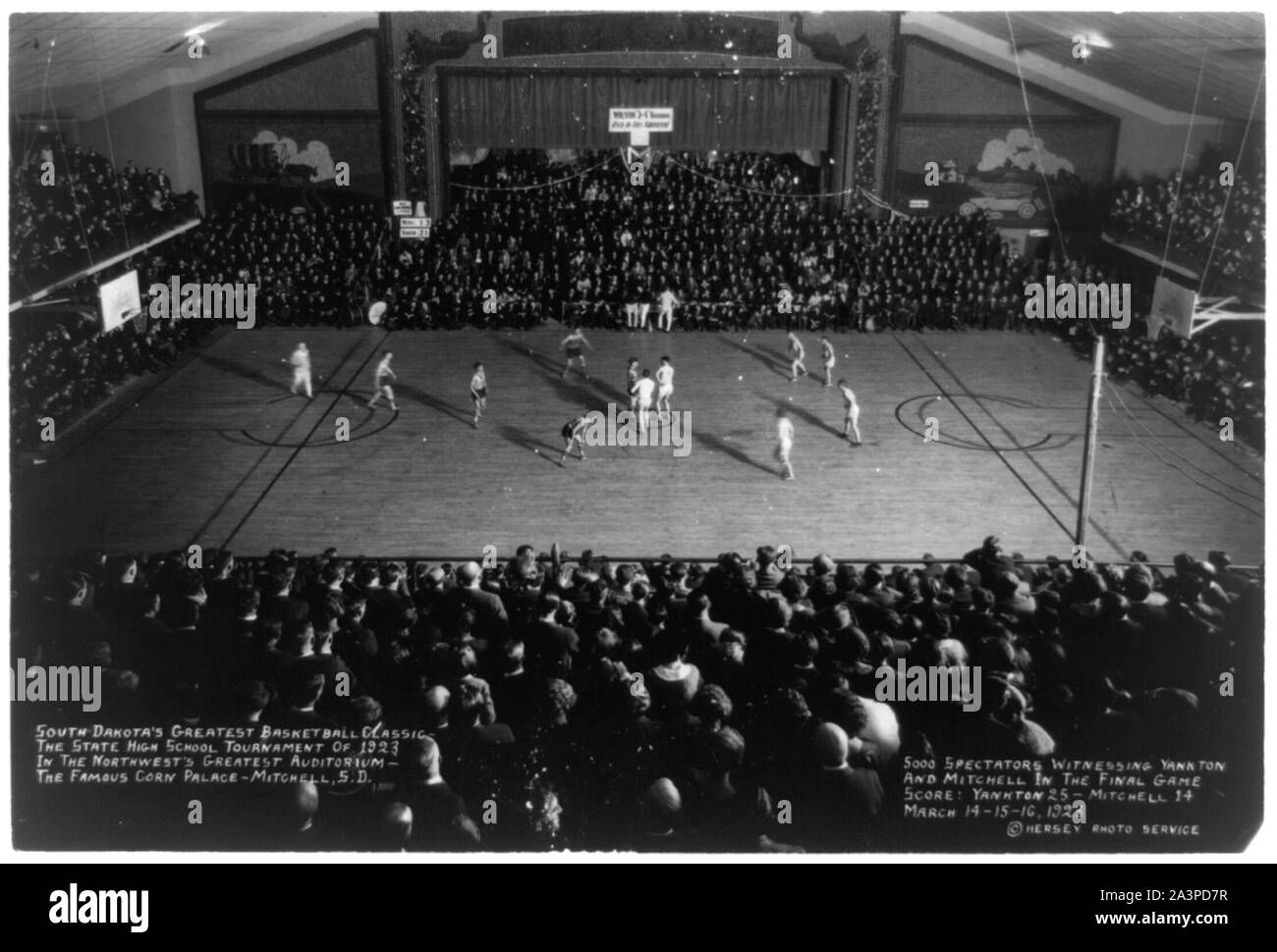 South Dakota's greatest basketball classic - the State High School Tournament of 1923, in the Northwest's greatest auditorium - the famous Corn Palace, Mitchell, S.D.--5000 spectators witnessing Yankton and Mitchell Stock Photo