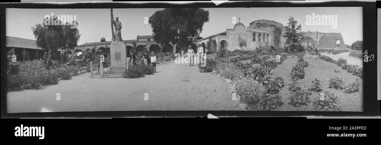 Spanish mission Black and White Stock Photos & Images - Alamy