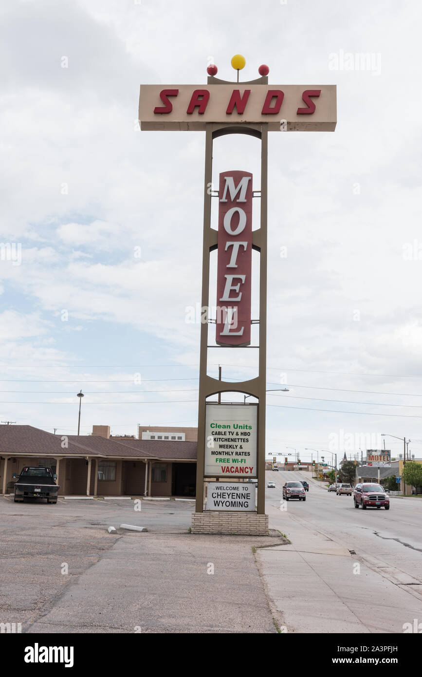 Sparse roadside sign for the Sands Motel, touting its clean units as an amenity in Wyoming's capital, Cheyenne Stock Photo