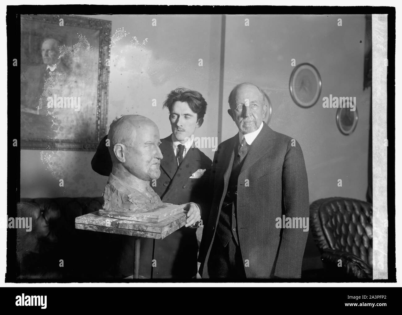 Speaker Gillette & bust, 12/27/20 Stock Photo Alamy