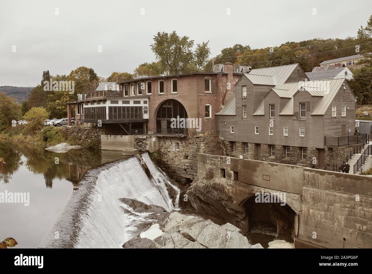 Simon pearce factory and restaurant hires stock photography and images Alamy