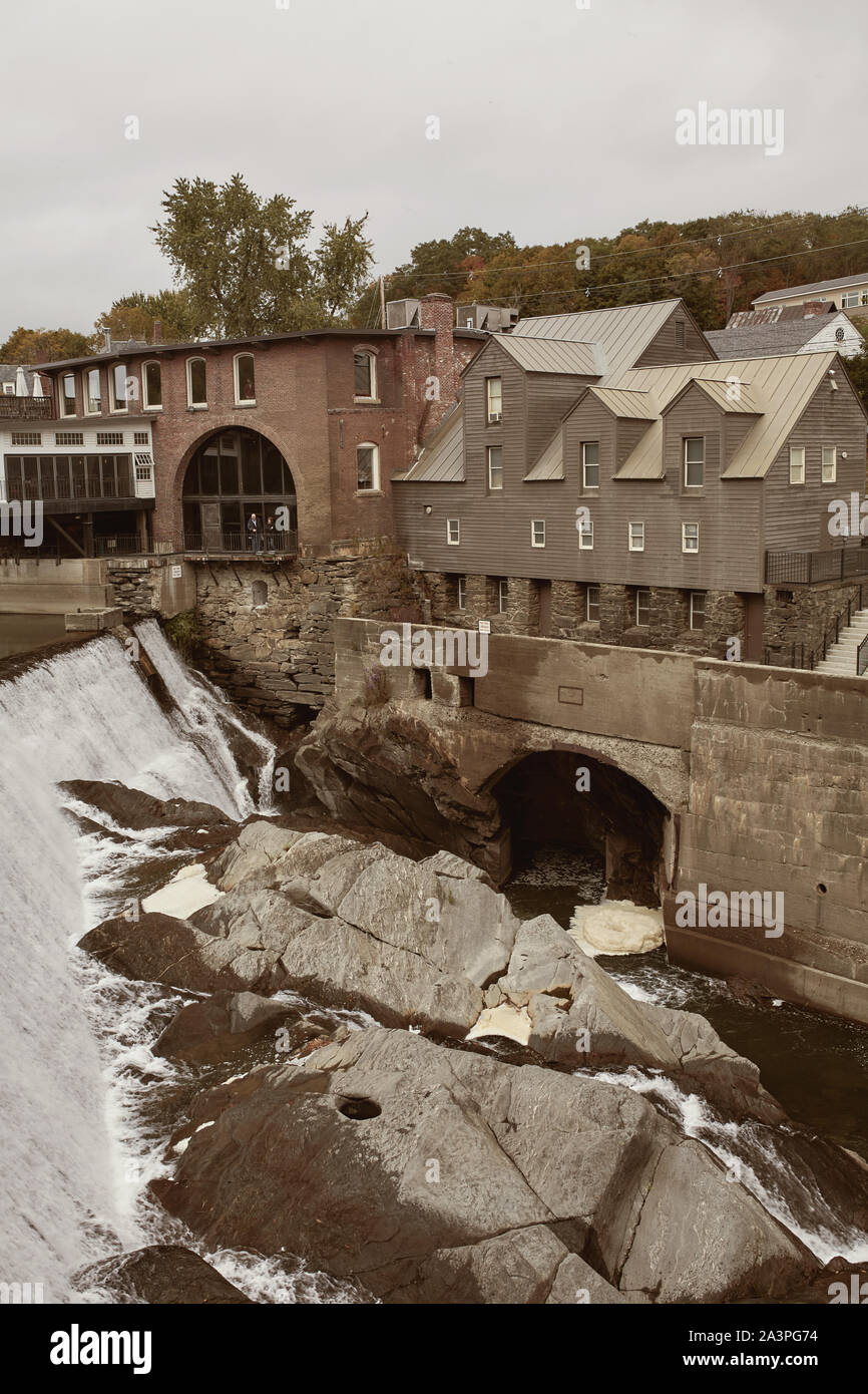 Simon pearce factory and restaurant hires stock photography and images Alamy