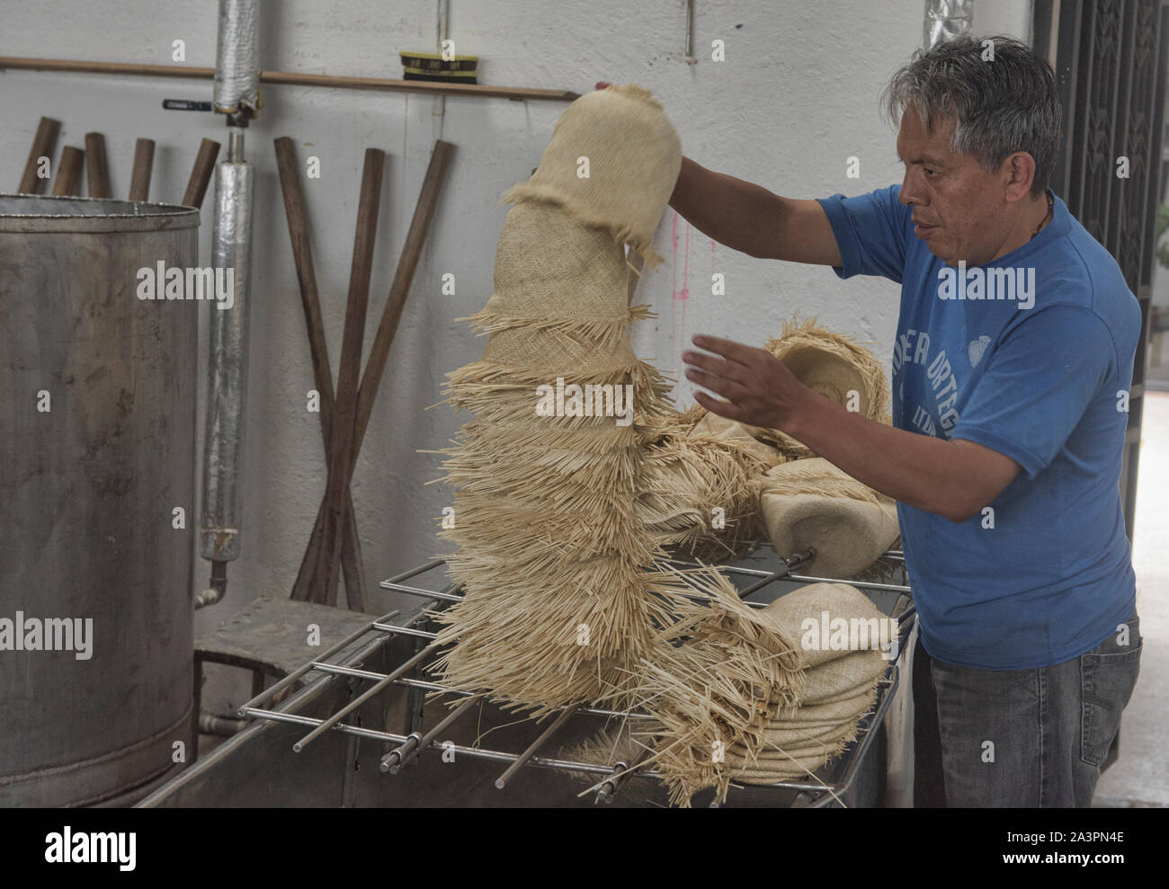 Making traditional Panama hats (paja toquilla), which actually come from Ecuador Stock Photo