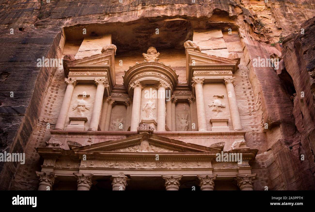 The iconic carved stone facade of The Treasury at Petra, Jordan Stock Photo