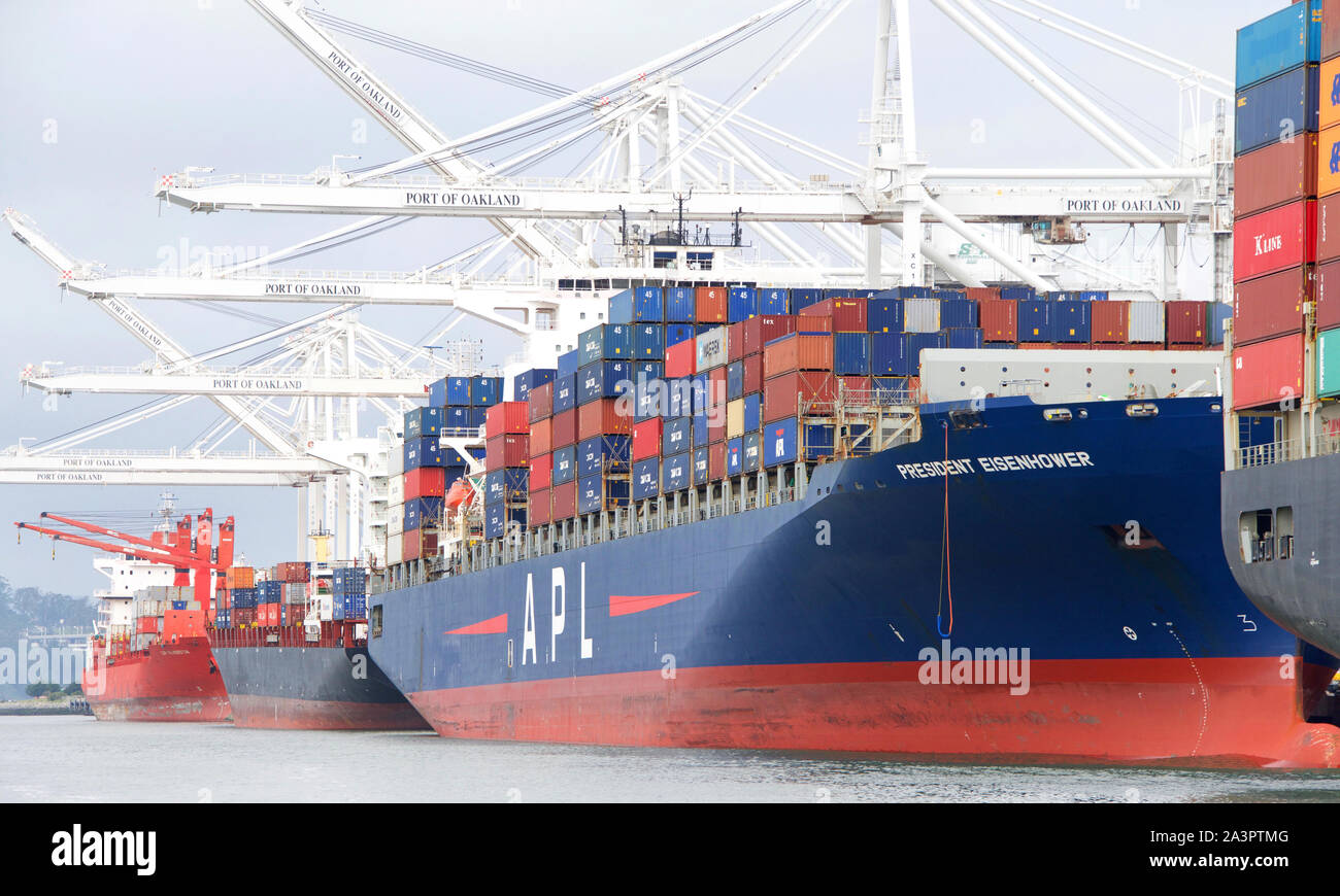Oakland, CA - February 24, 2019: PRESIDENT EISENHOWER loading at the Port of Oakland. American President Lines (APL) is the worlds 7th largest contain Stock Photo