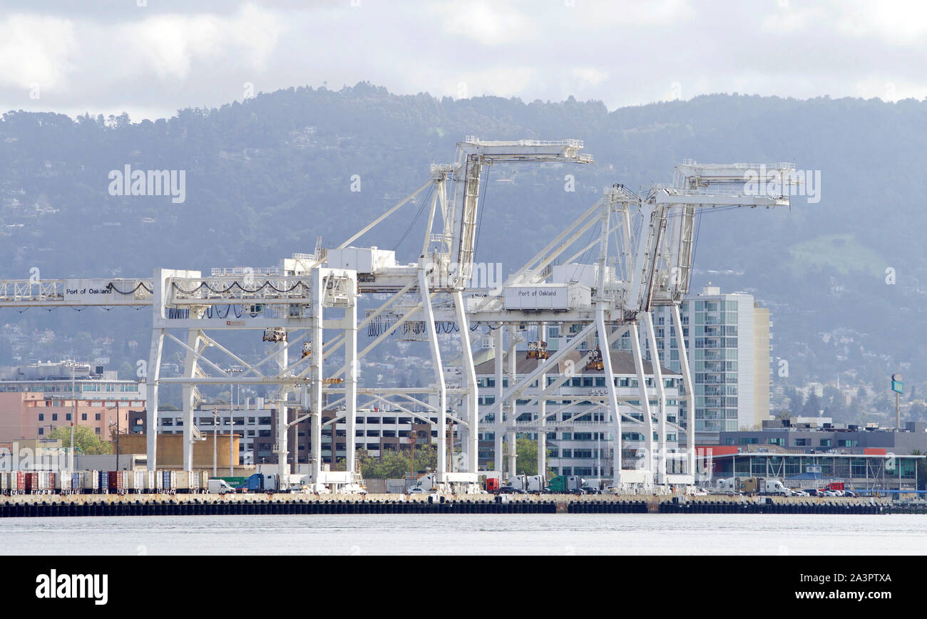 Oakland, CA - March 28, 2019: Super Post Panamax cranes at the Port of Oakland. The giant cranes at the apex are roughly the height of a 24 story buil Stock Photo