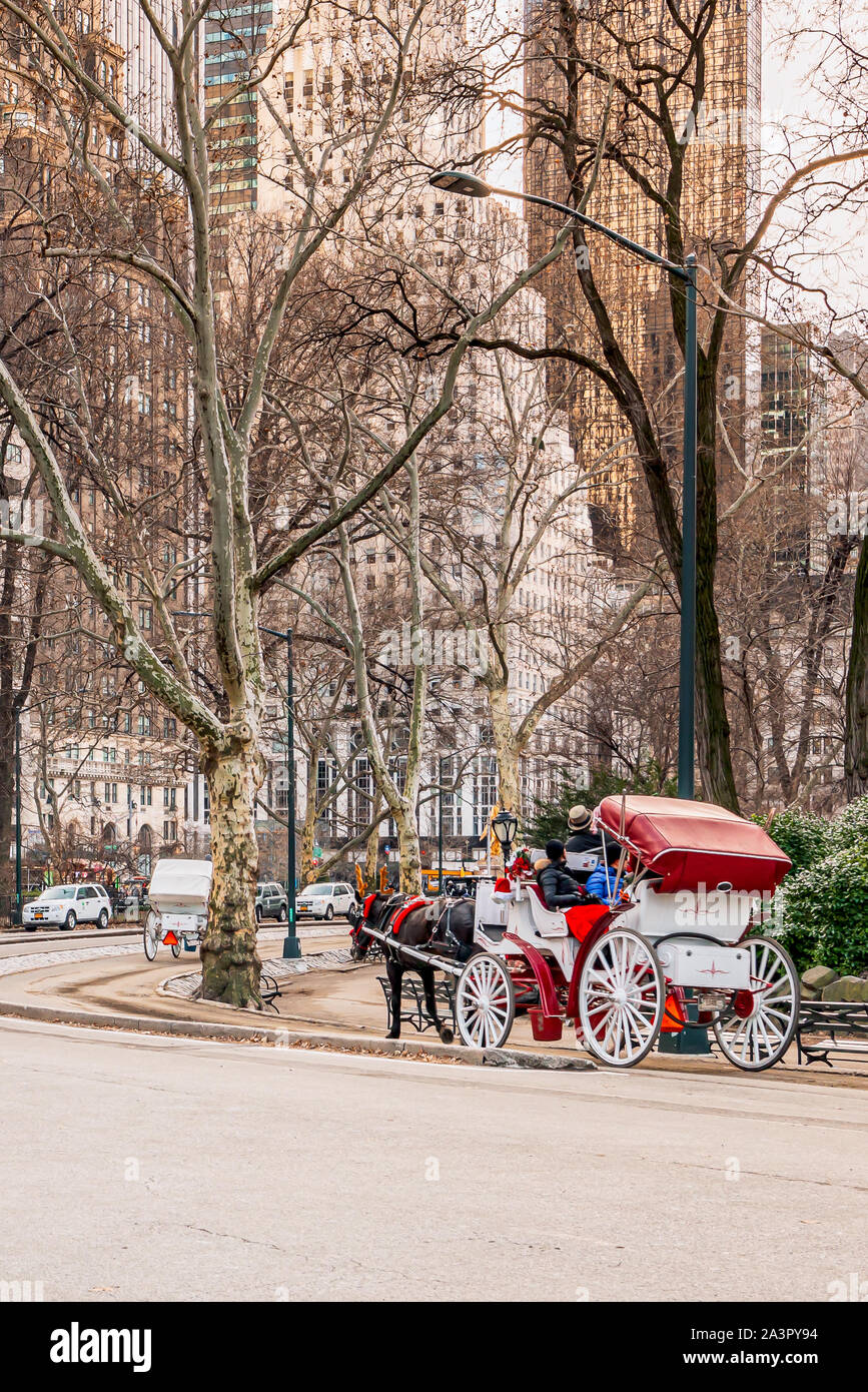 New york city central park carriage hi-res stock photography and images ...