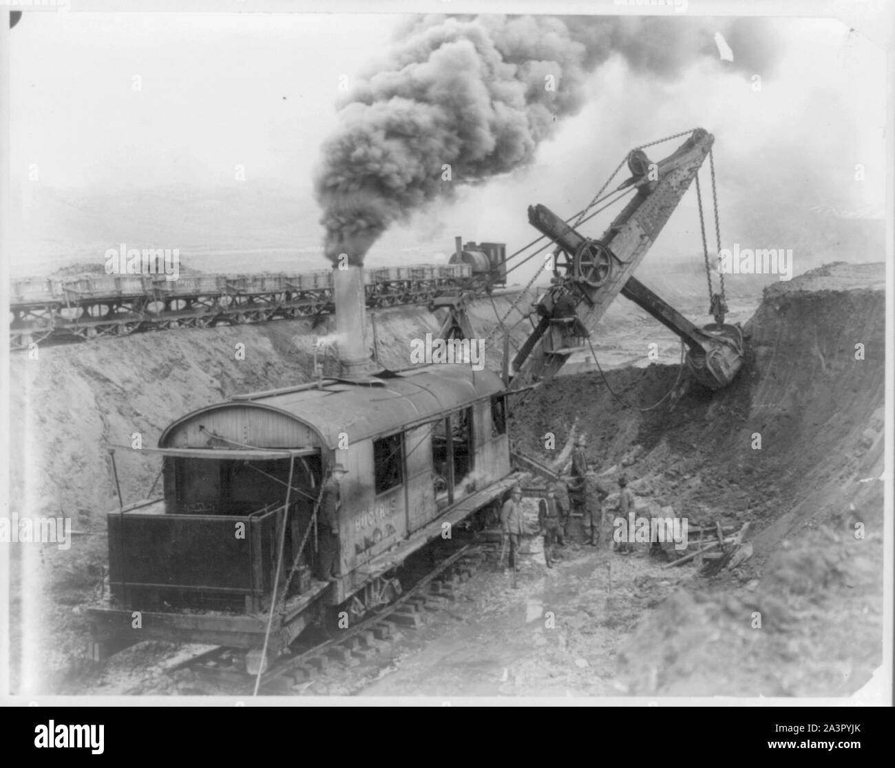 Steam shovel doing construction work for the Western Pacific Railroad Stock Photo