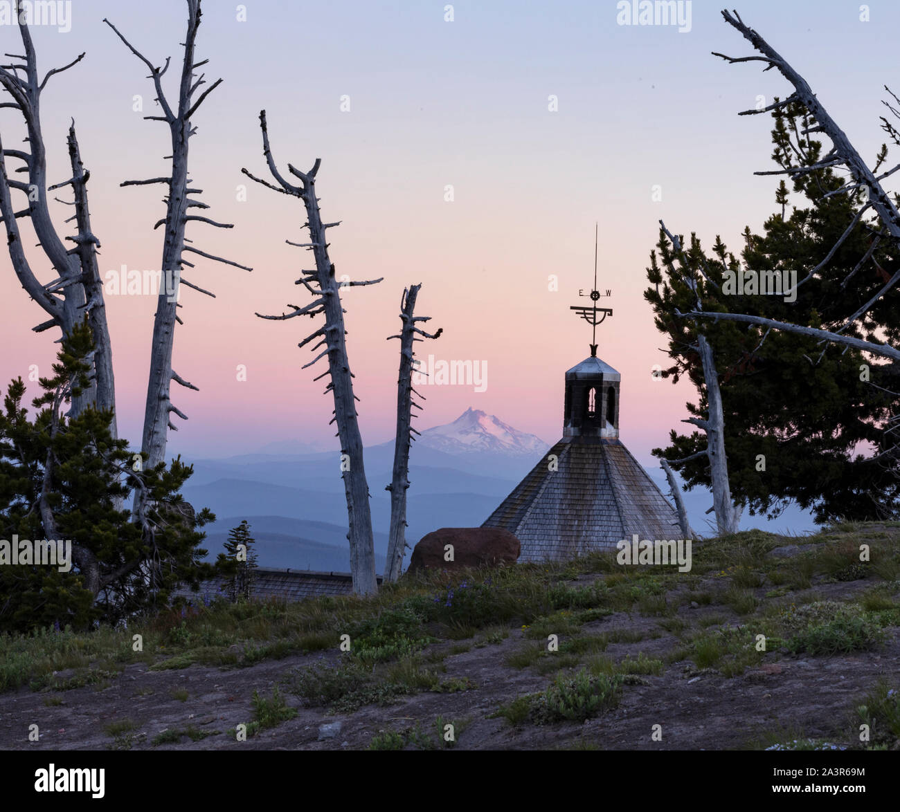 Timberline lodge hi-res stock photography and images - Alamy
