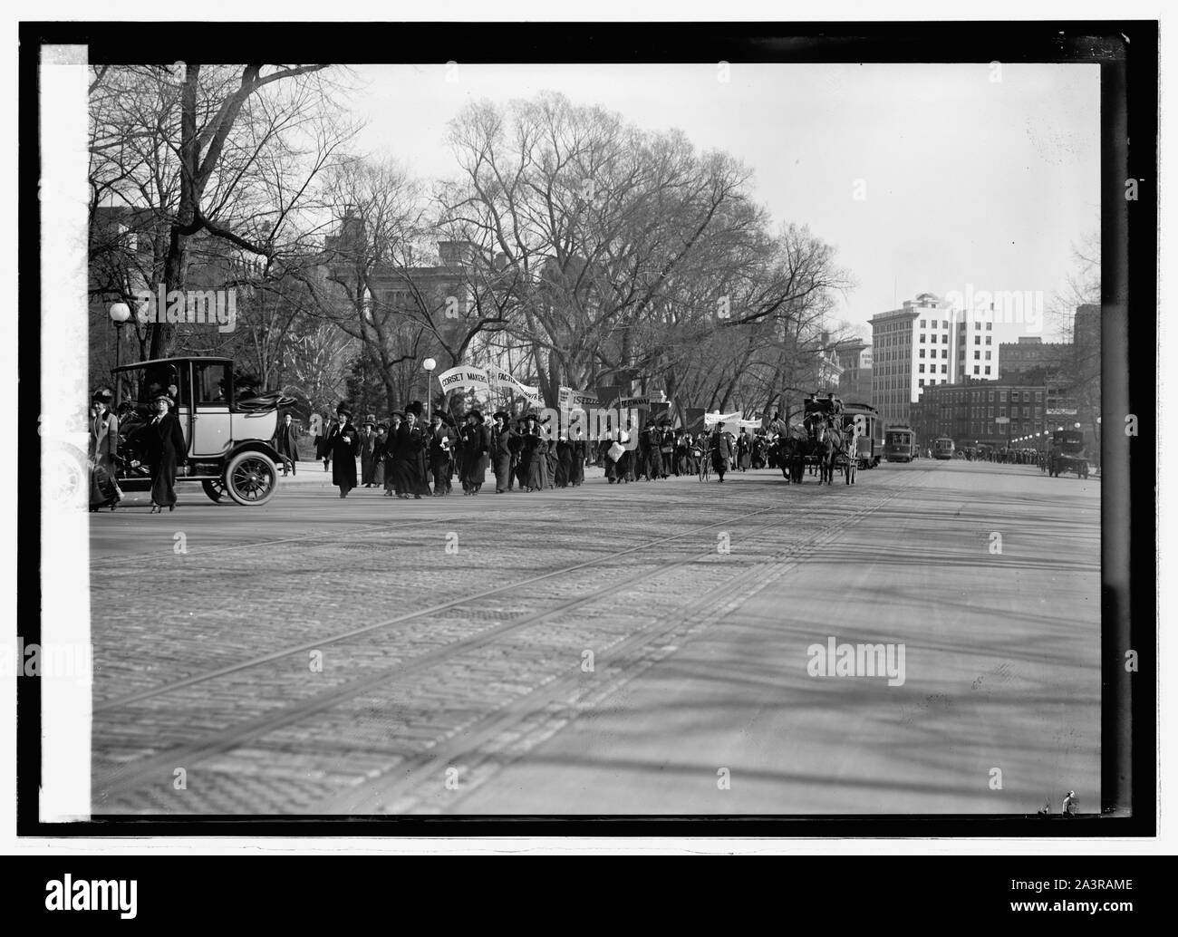 Suffragettes at White House, Feb. 1914 Stock Photo Alamy