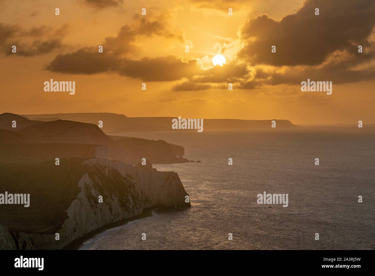 Ringstead Bay, Dorset, UK. 10th October 2019. UK Weather. Stunning sunrise on the Isle of Purbeck. Credit: DTNews/Alamy Live News Stock Photo