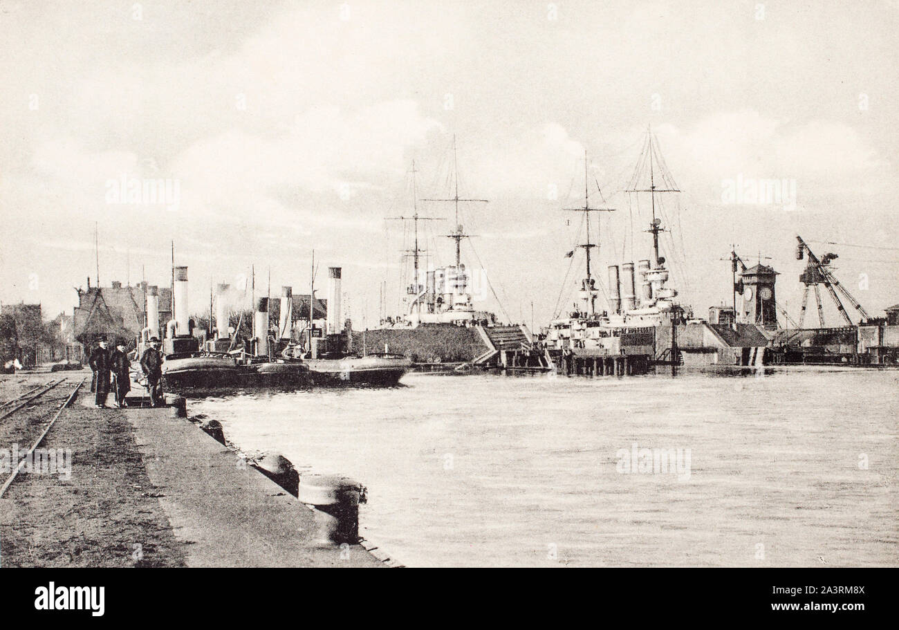 Brunsbuttelkoog (town in the district of Dithmarschen, in Schleswig-Holstein) at the Kaiser-Wilhelm-Kanal. The movement of the war fleet. 19th century Stock Photo