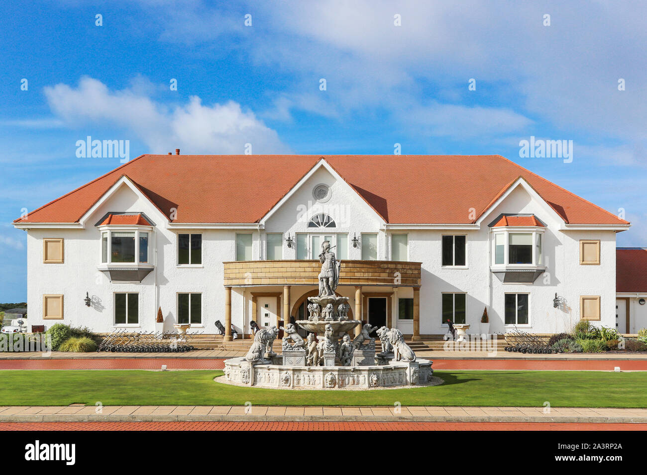 Trump Turnberry golf course clubhouse with the ornate fountain in the foreground, Turnberry, Ayrshire, Scotland, UK Stock Photo