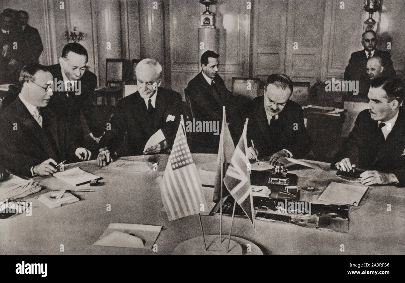 Photograph shows Cordell Hull, Secretary of State, Vyacheslav Molotov, Soviet Foreign Commissar, and Anthony Eden, British Foreign Secretary, at signi Stock Photo