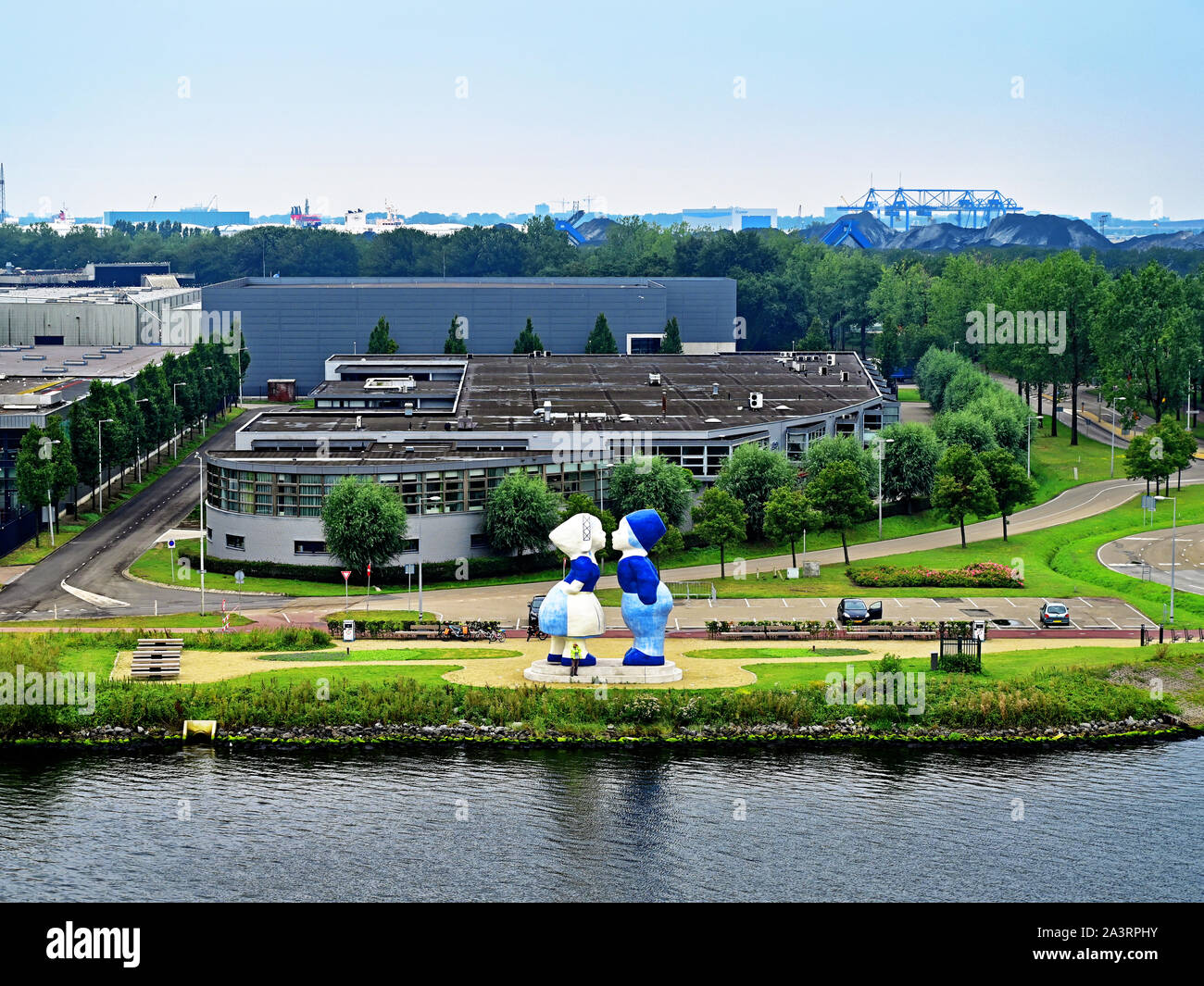 Kissing cranes hires stock photography and images Alamy