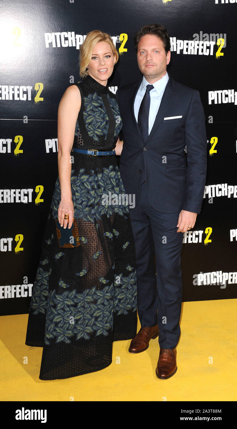 Photo Must Be Credited ©Jeff Spicer/Alpha Press 079716 3004/2015 Elizabeth Banks and husband Max Handelman Pitch Perfect 2 Screening The Mayfair Hotel London Stock Photo