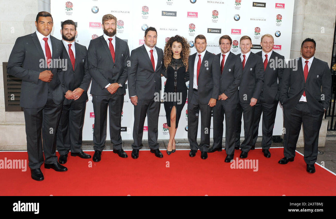 Photo Must Be Credited ©Jeff Spicer/Alpha Press 079852 05/08/2015 Ella Eyre with England Rugby Team, Luther Burrell, Rob Webber, Geoff Parling, Brad Barritt, Richard Wigglesworth, Lee Dickson, Chris Ashton, Matt Kvesic and Mako Vunipola at the Carry Them Home Rugby Dinner held at Grosvenor House London Stock Photo