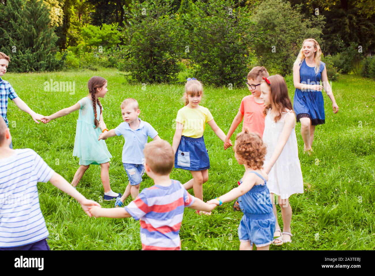 Kids holding hands row happy hi-res stock photography and images - Alamy
