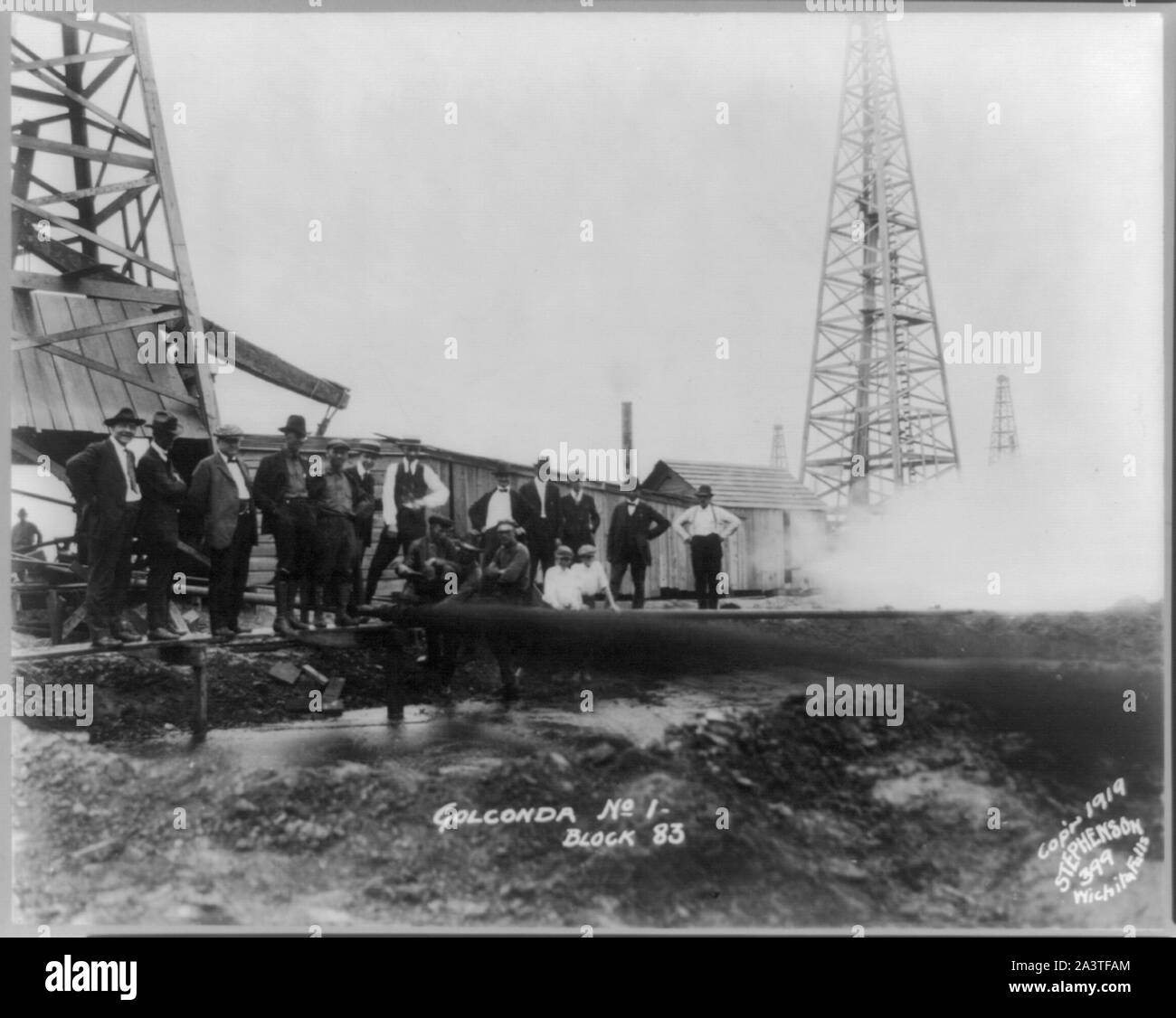 Texas oil wells Golconda No. 1 Block 83 Stock Photo Alamy