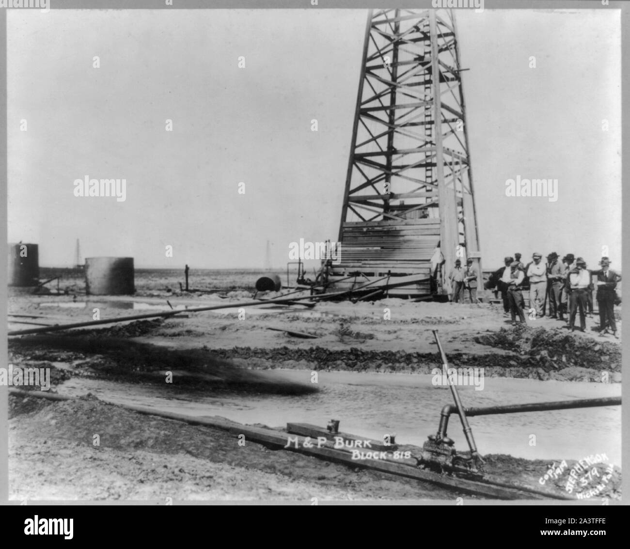 Texas oil wells M&P Burk Block 818 Stock Photo - Alamy