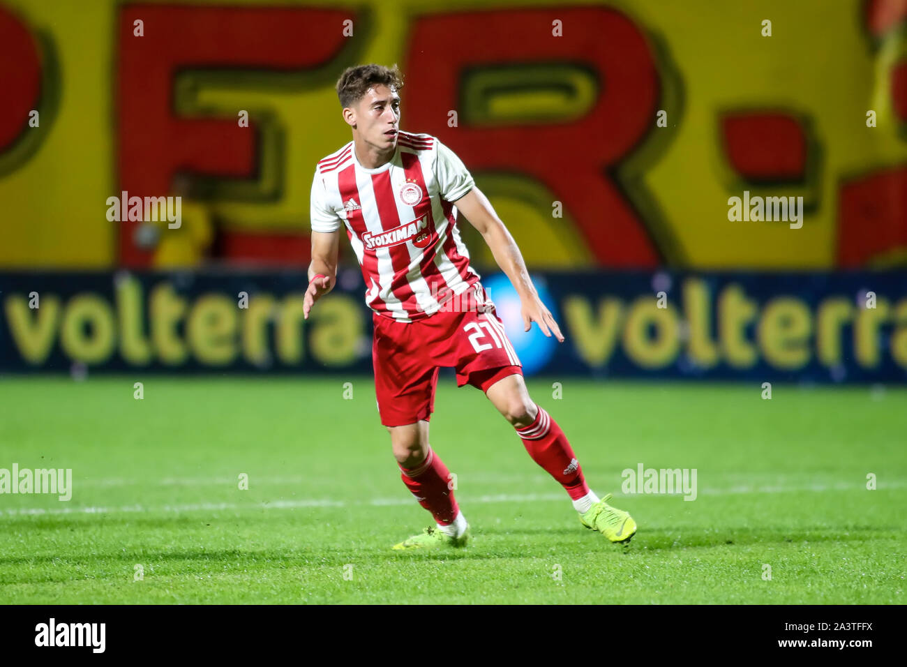 Thessaloniki, Greece - Οct 6, 2019: player of Olympiacos Konstantinos  Tsimikas in action during a Greek Superleague soccer match between ARIS and  Oly Stock Photo - Alamy