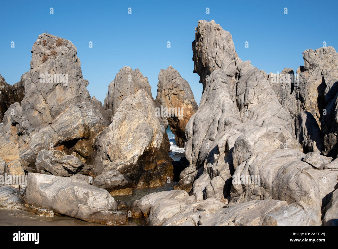 Various colored shapes hi-res stock photography and images - Alamy